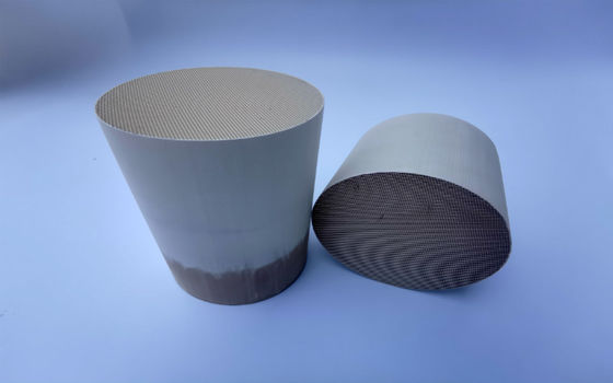 Carcaça cerâmica do catalizador do favo de mel do DOC Diesel Oxidation Catalyst da platina