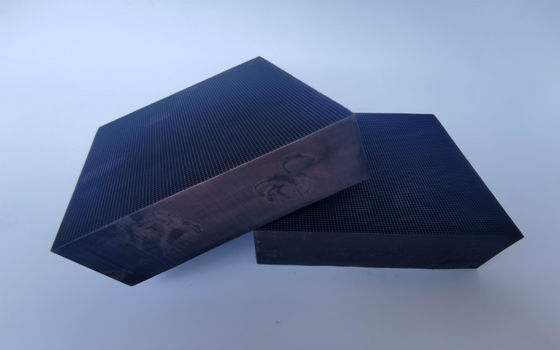 Euro material da carcaça do catalizador do favo de mel da alumina dos veículos da gasolina 4 5 6
